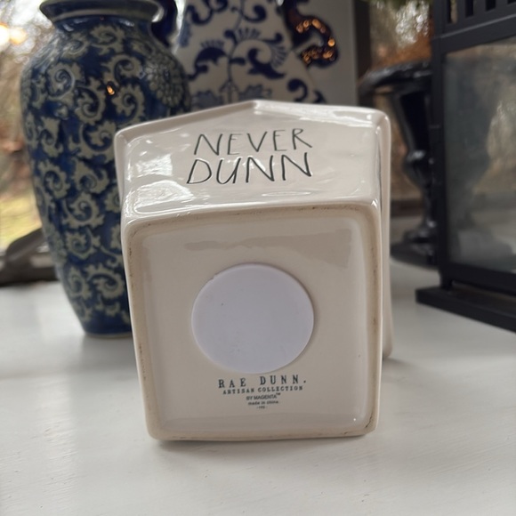 Rae Dunn “Never Dunn” Piggy Bank and “Dream Big” sign never used - Picture 5 of 7